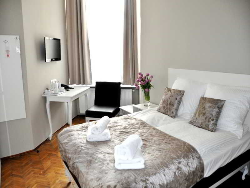 Leone 3* Kraków