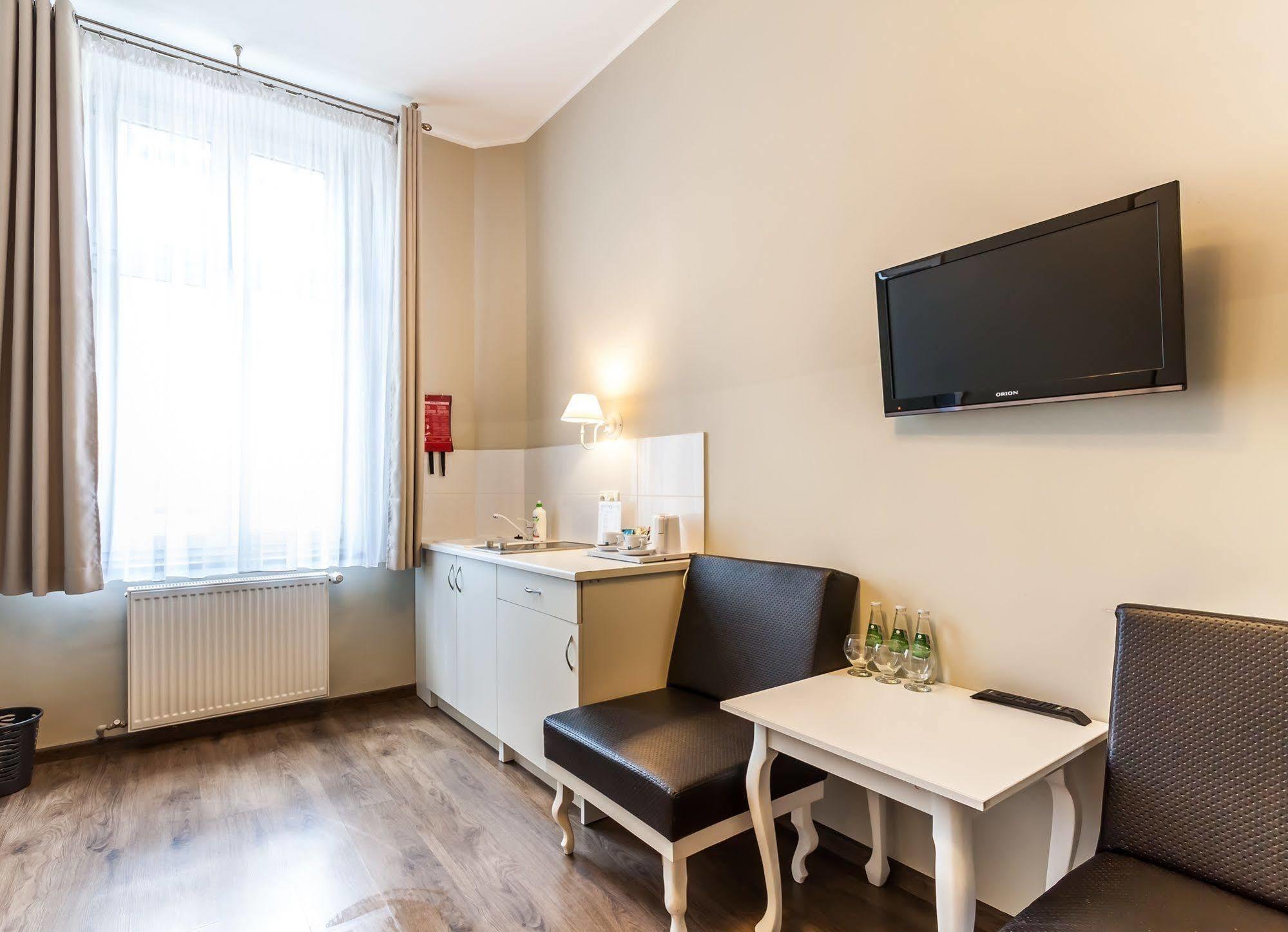 Leone 3* Kraków