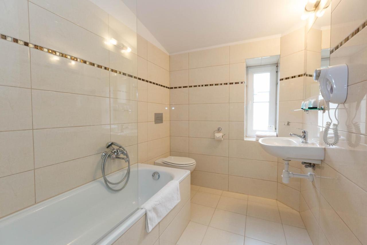 Leone 3* Kraków
